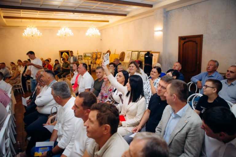 Стяг за 100 тисяч: у Франківську розпочався ювілейний аукціон на підтримку 50 полку Нацгвардії