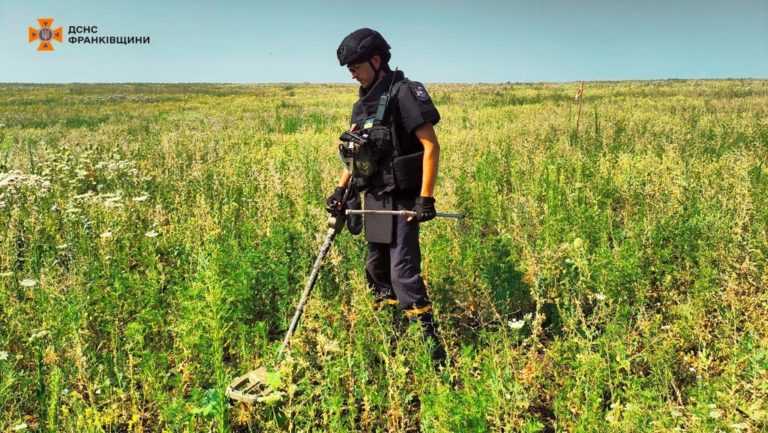 Ще близько 33 гектари Донеччини розмінували прикарпатські піротехніки (ФОТО)