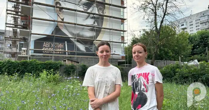 Франківські художниці в Ужгороді малюють мурал, присвячений президенту Карпатської України (ФОТО)