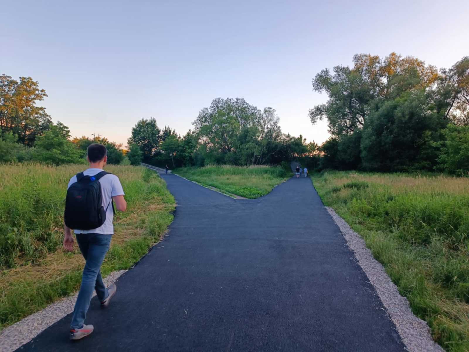 Доріжку до франківського озера асфальтували приватним коштом (ДОКУМЕНТ, ФОТО)