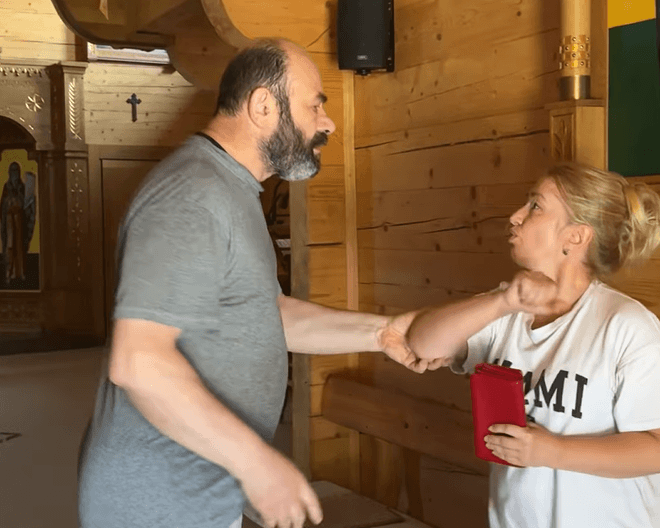 У Яремчі настоятель монастиря вигнав з церкви двох жінок