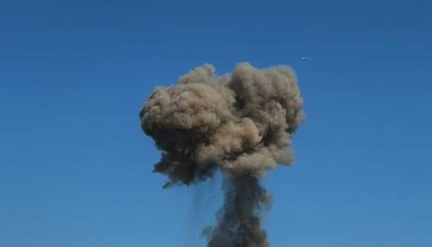 У Дніпрі росіяни пошкодили багатоповерхівку, підприємство та СТО. Є поранені