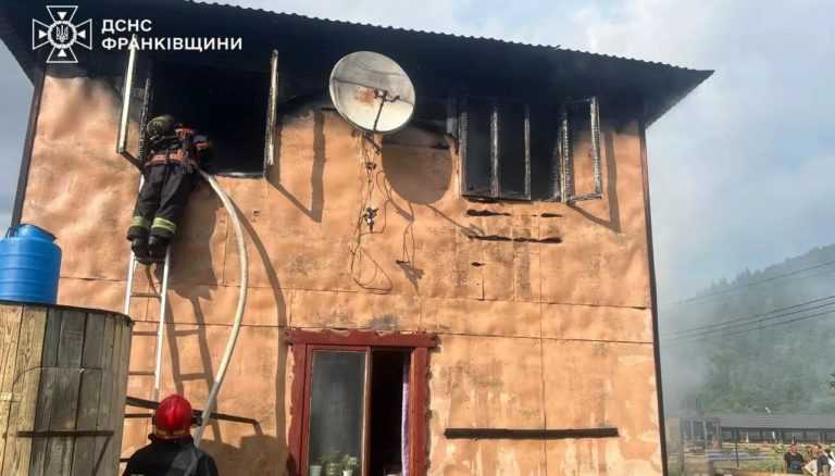 За добу на Франківщині горіли мансарда, кондиціонер і причіп з кормами (ФОТО)