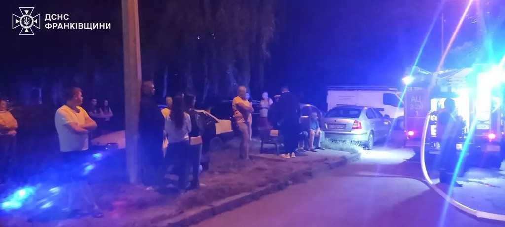 На Довженка горіла квартира, евакуювали 26 осіб (ФОТО)