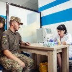 нацгвардієць записується на донацію крові
