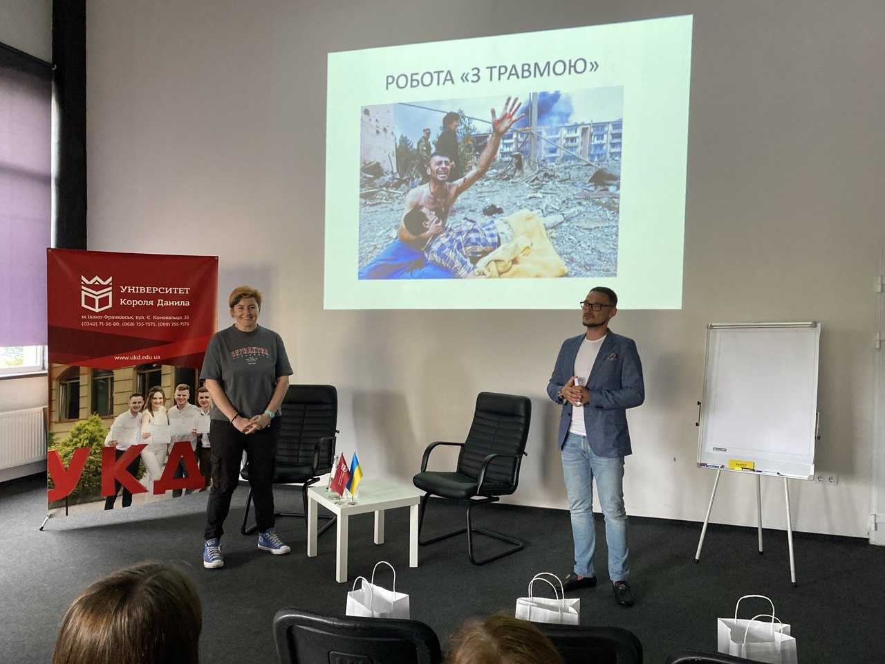 Кореспондентка “ТСН” Наталія Нагорна провела тренінг про роботу в час війни для франківських журналістів (ФОТО)