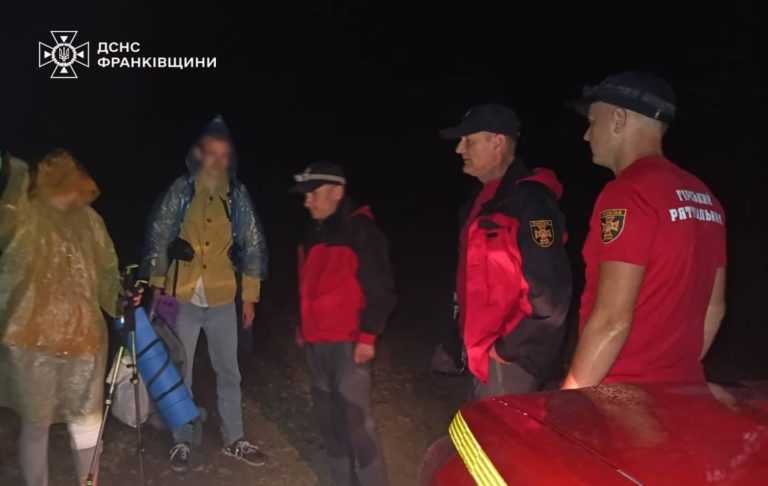 На Калущині у горах заблукали туристи: їх розшукали рятувальники