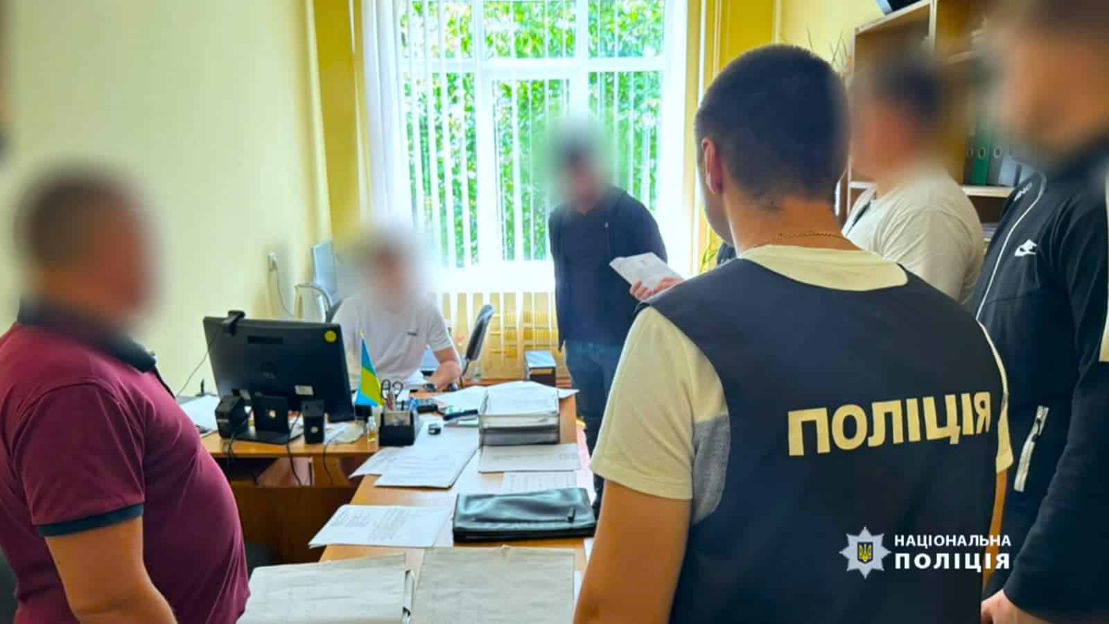 У Франківську затримали на хабарі секретаря приймальної комісії одного з коледжів (ФОТО)