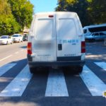 мінівен, водій якого збив жінку на переході