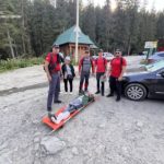 рятувальники спустили з гори травмовану жінку