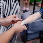 діти сідають у перший дитячий вагон