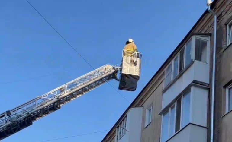 На балконі квартири на Бельведерській знайшли тіло чоловіка (ФОТОФАКТ)