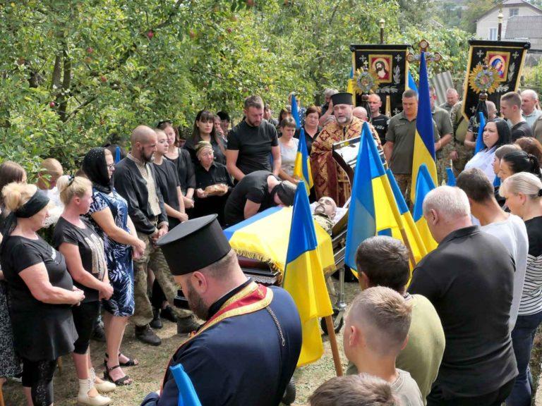 На Тисмениччині попрощалися з загиблим героєм Ігорем Петришиним (ФОТО)