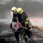 рятувальники гасять пожежу, спричинену атакою рф