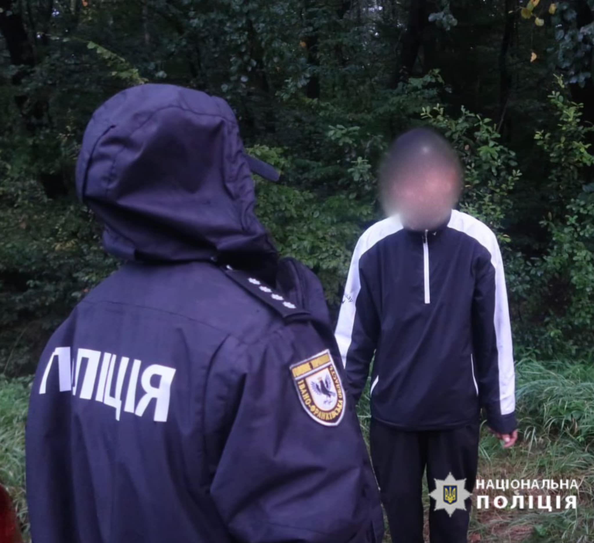 Штовхнув, відібрав телефон і втік: в Ямницькій громаді чоловік пограбував жінку (ФОТО)