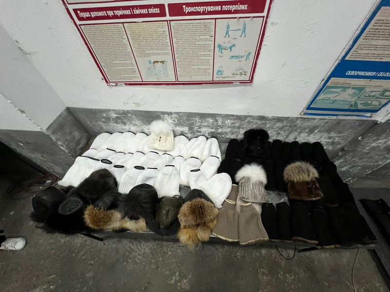 На кордоні викрили прикарпатця, який намагався незаконно вивезти хутряні вироби (ФОТО З МІСЦЯ)