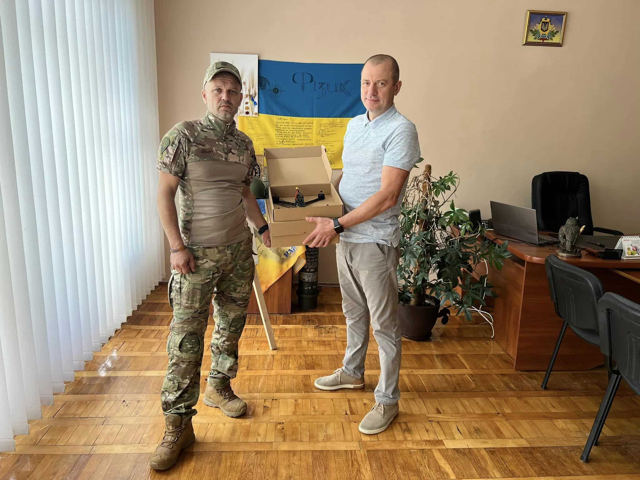 Франківський ліцей №10 протягом вересня вже передав три дрони захисникам (ФОТО)