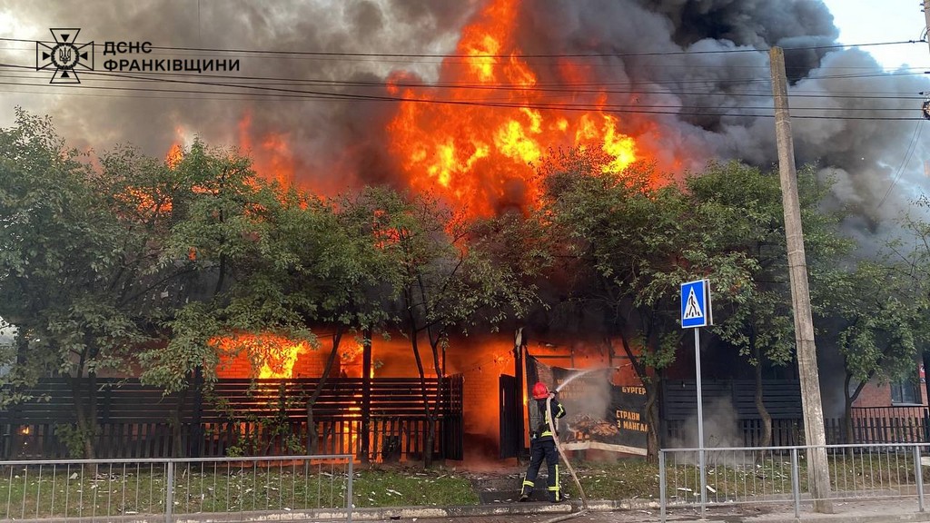 ліквідація пожежі будівлі на Пасічній