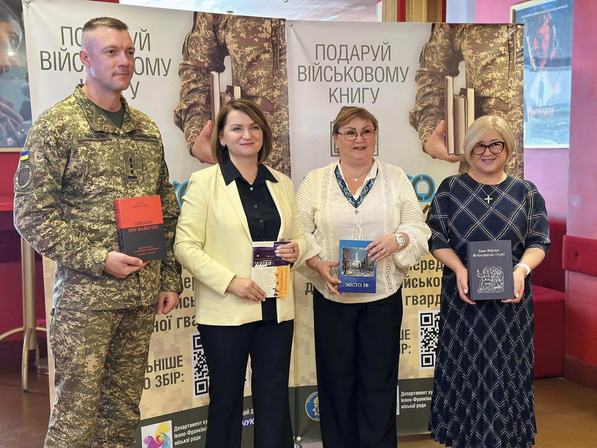 У Франківську збирають книги у бібліотеки франківських нацгвардійців: як долучитися (ФОТО)