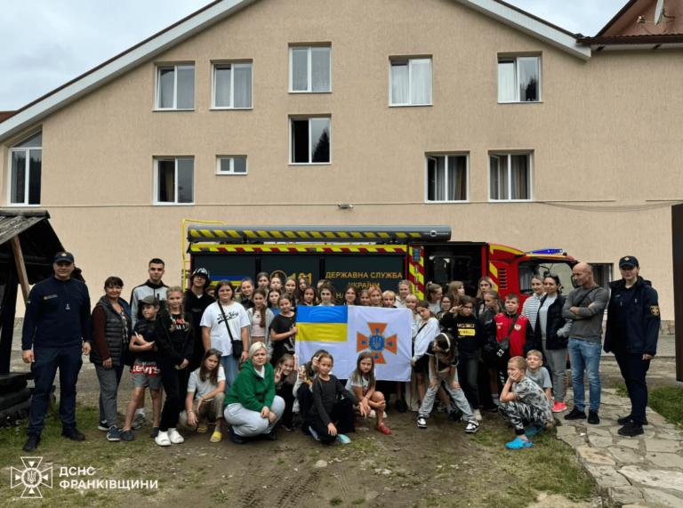 У Яремче стартував табір, де дітей з прифронтових областей вчитимуть основам безпеки (ФОТО)