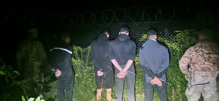 Прикордонники затримали прикарпатців, які незаконно намагалися перетнути кордон