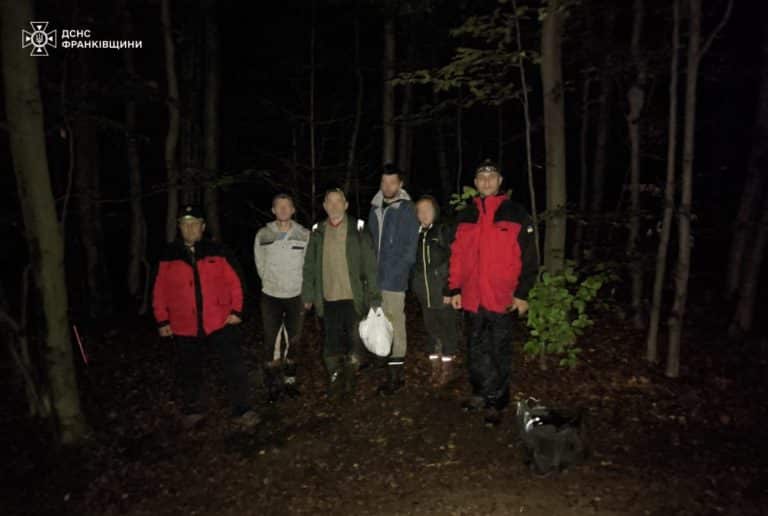 За добу в лісах Калущини заблукали 5 осіб (ФОТО)