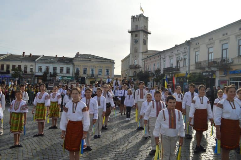 Відтворили старовинну руханку: як у Коломиї пройшло Січове свято (ФОТО)