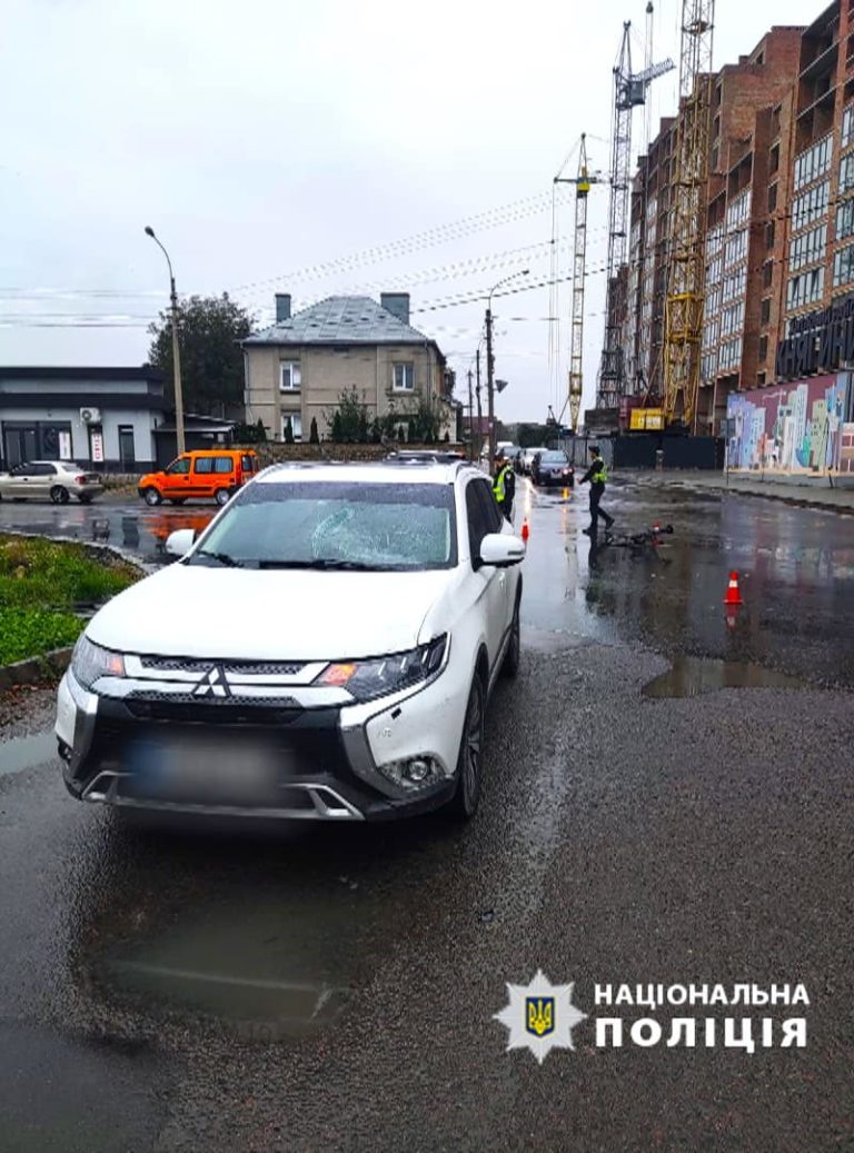 У Франківську “Міцубісі” наїхав на велосипедиста: водій двоколісника в лікарні (ФОТО)