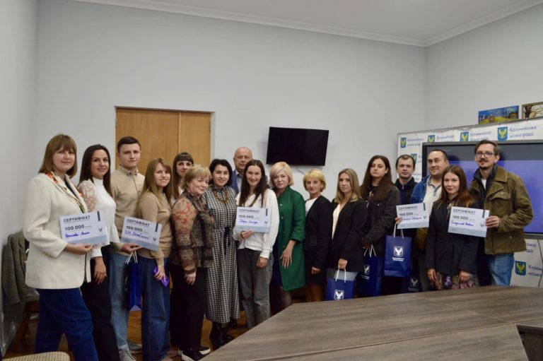 Кераміка, пасіка та медицина: пʼятеро коломиян отримають по 100 тисяч від мерії на розвиток бізнесу (ФОТО)