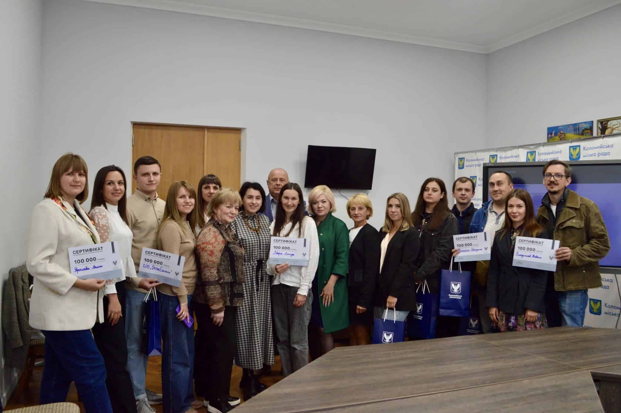 Кераміка, пасіка та медицина: пʼятеро коломиян отримають по 100 тисяч від мерії на розвиток бізнесу (ФОТО)