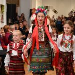 дефіле українському строю