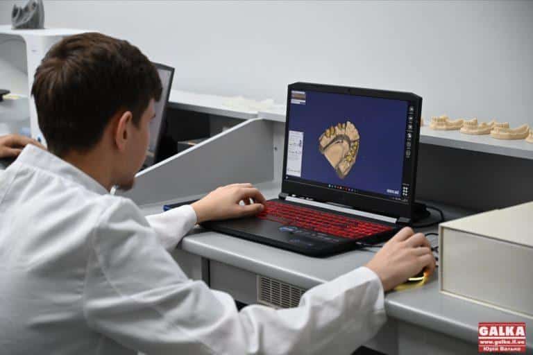 Франківський медуніверситет відкрив центр цифрової стоматології з 3D-технологіями виготовлення протезів та коронок (ФОТО)