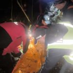 рятувальники транспортують тіло загиблого грибника