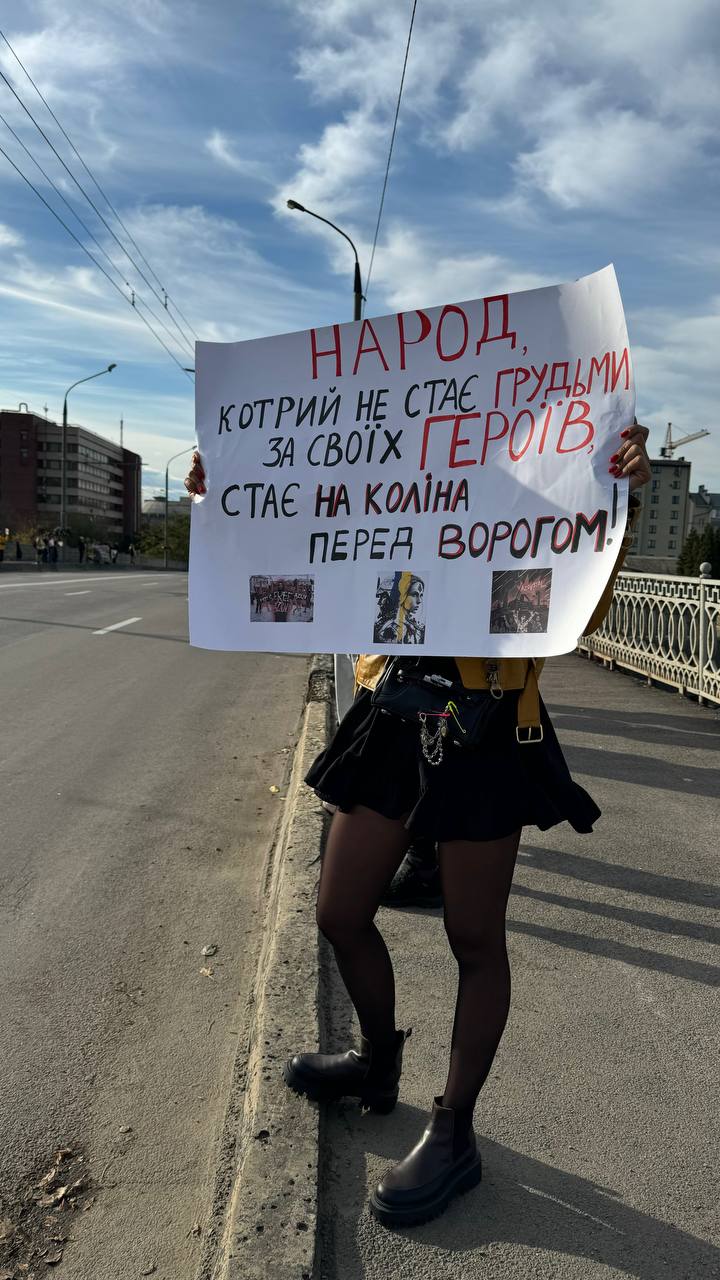 Їх свобода починається з тебе: у Франківську вийшли у підтримку полонених і зниклих безвісти (ФОТО)