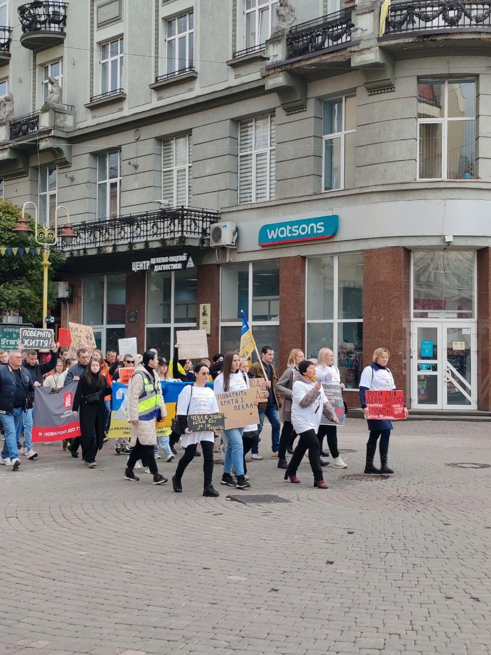 У Франківську пройшла акція-нагадування про полонених азовців (ФОТО)