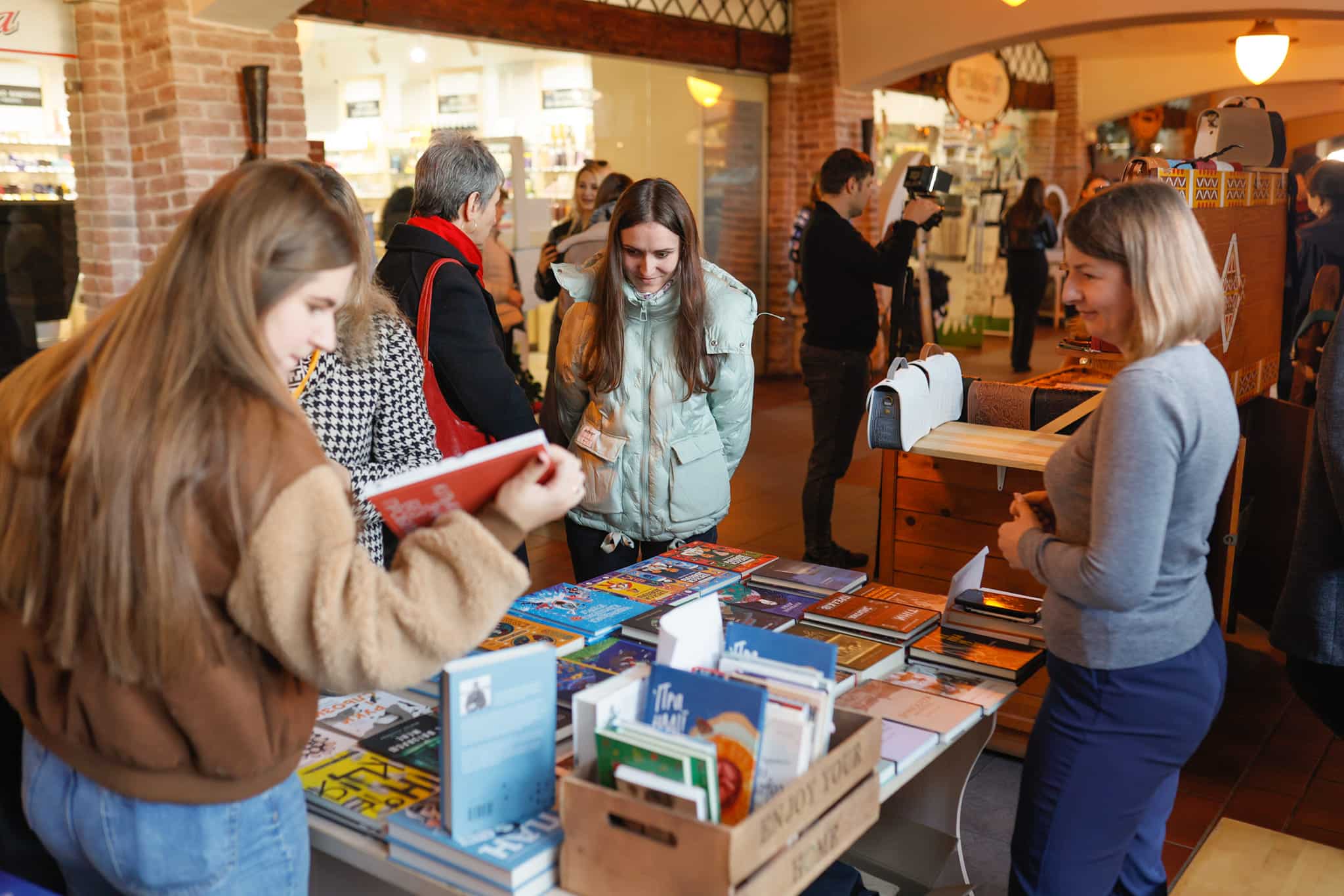 В Івано-Франківську  відкрили фестиваль «Сторінками української книги» (ФОТО)