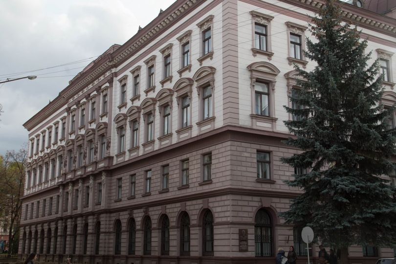 Викладач ІФНМУ звільнився після мовного скандалу зі студентом