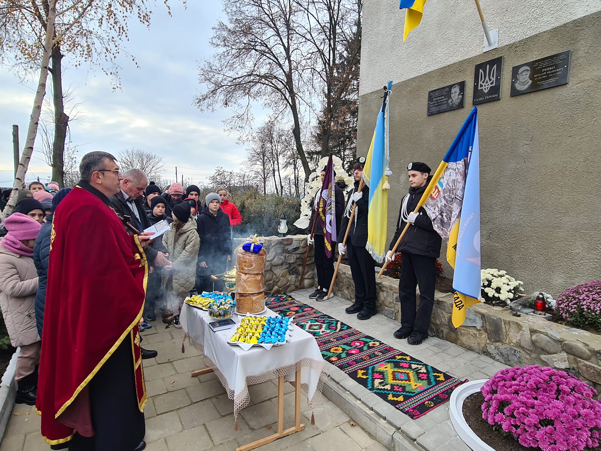На Снятинщині відкрили меморіальні дошки захисникам Миколі Пронюку та Віталію Ріпку (ФОТО)