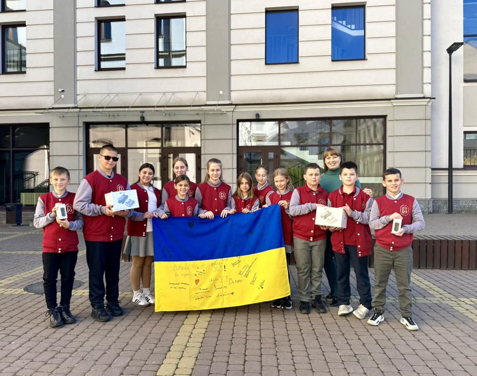 Учні католицького ліцею зібрали для ЗСУ понад 150 тисяч на благодійних ярмарках (ФОТО)