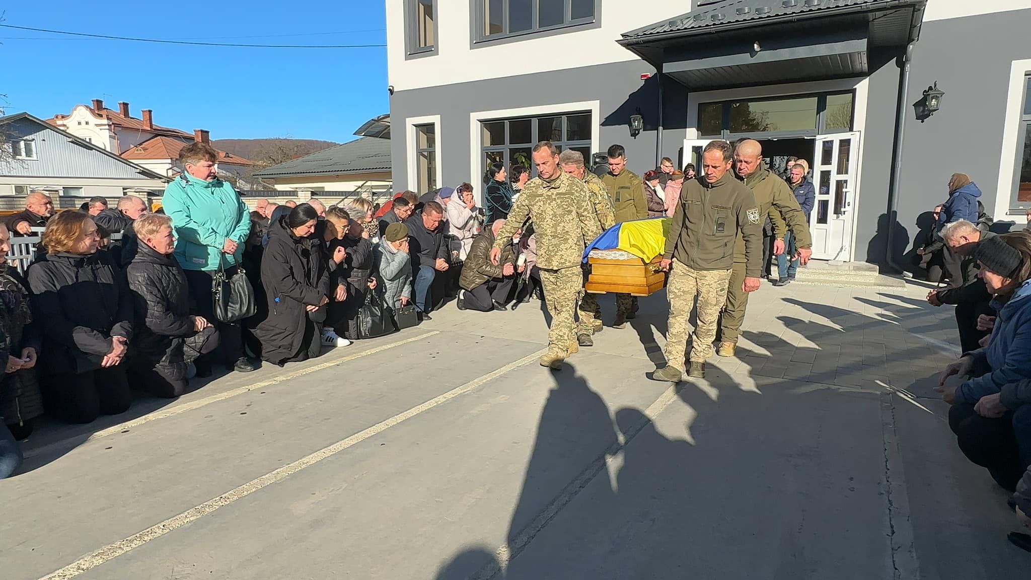 На Надвірнянщині попрощалися із загиблим воїном Василем Грицівом (ФОТО)
