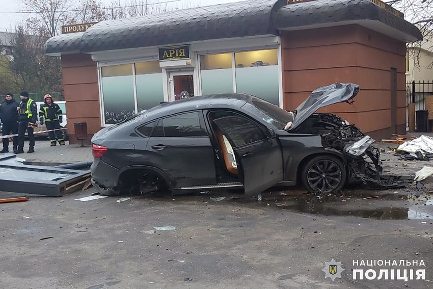 У Хмельницькому нетверезий водій в’їхав у зупинку: троє людей загинули (ФОТО)