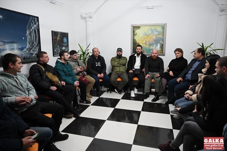 «Можливість знайти себе нового в нових умовах»: у Франківську влаштували «бізнес-терапію» для ветеранів (ФОТО)