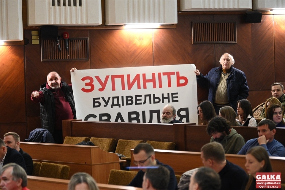 Забудовники керують, а не ви: мешканці вулиці Дашевського звернулися до мера через забудову (ФОТО)