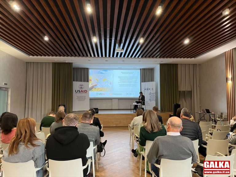 Як захистити землю від рейдерів та корупції: поради з форуму з земельних питань у Франківську