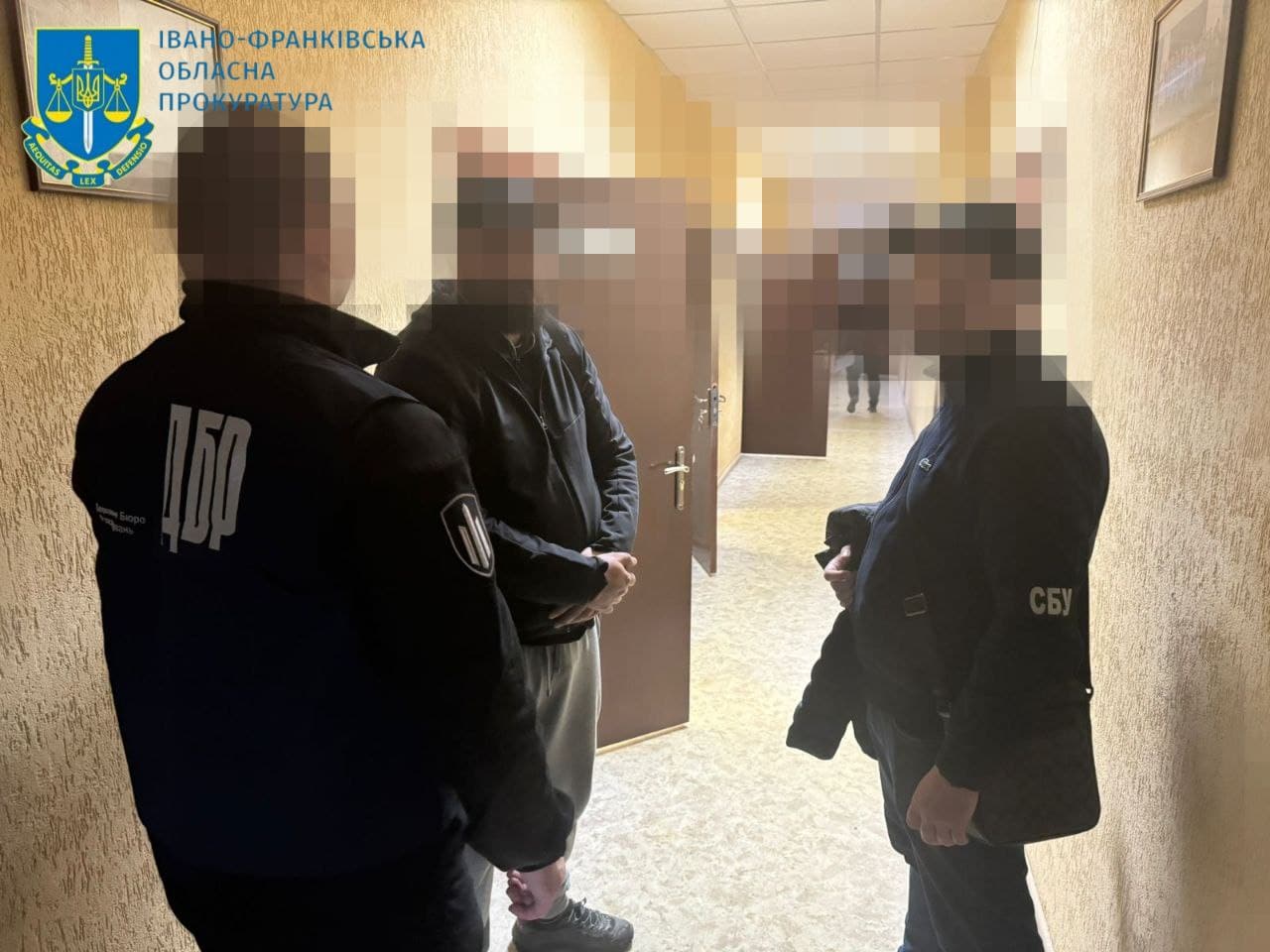 Збут наркотиків під «прикриттям» – двом прикарпатським правоохоронцям повідомили про підозру (ФОТО)