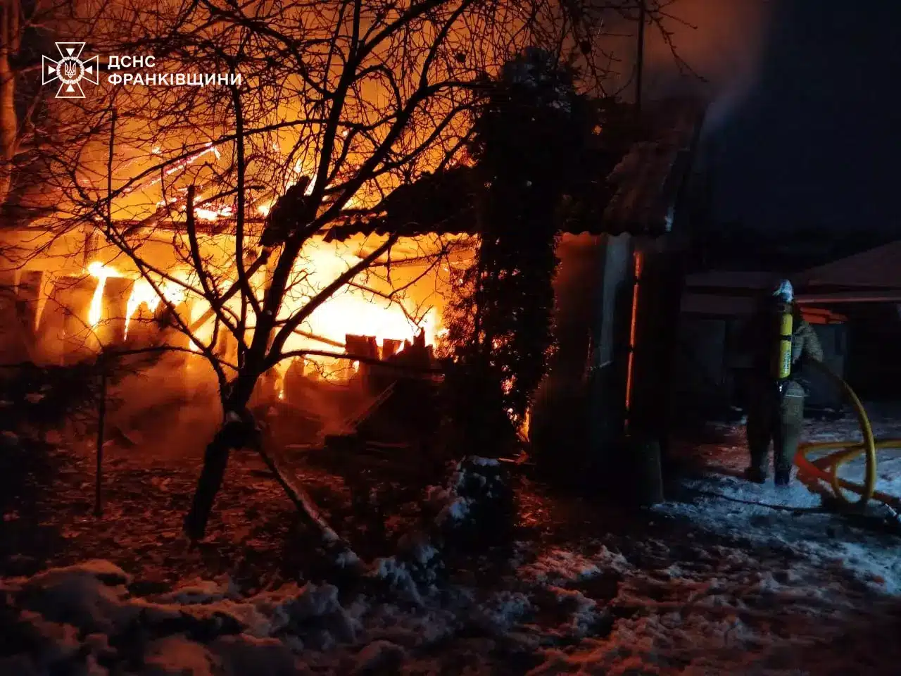 У Печеніжинській та Городенківській громадах горіли господарські будівлі (ФОТО)