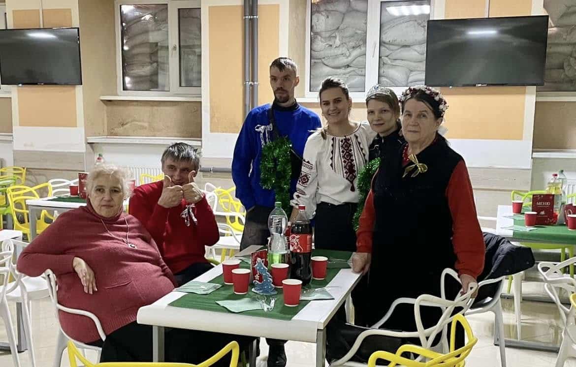 У Франківську збирають на Різдвяні обіди для бездомних та самотніх