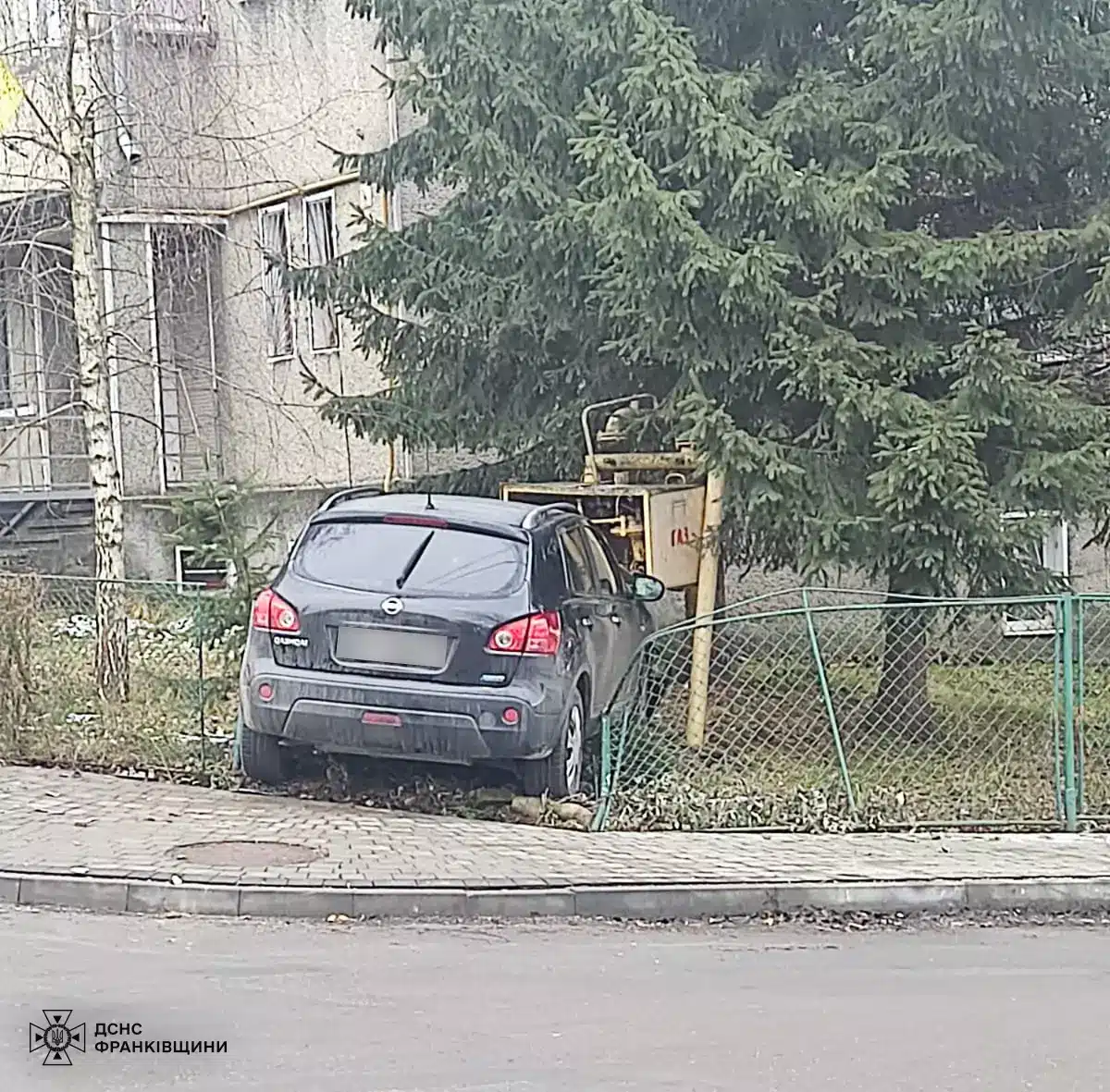 У Коломиї водій авто врізався в газорегуляторний пункт (ФОТО)