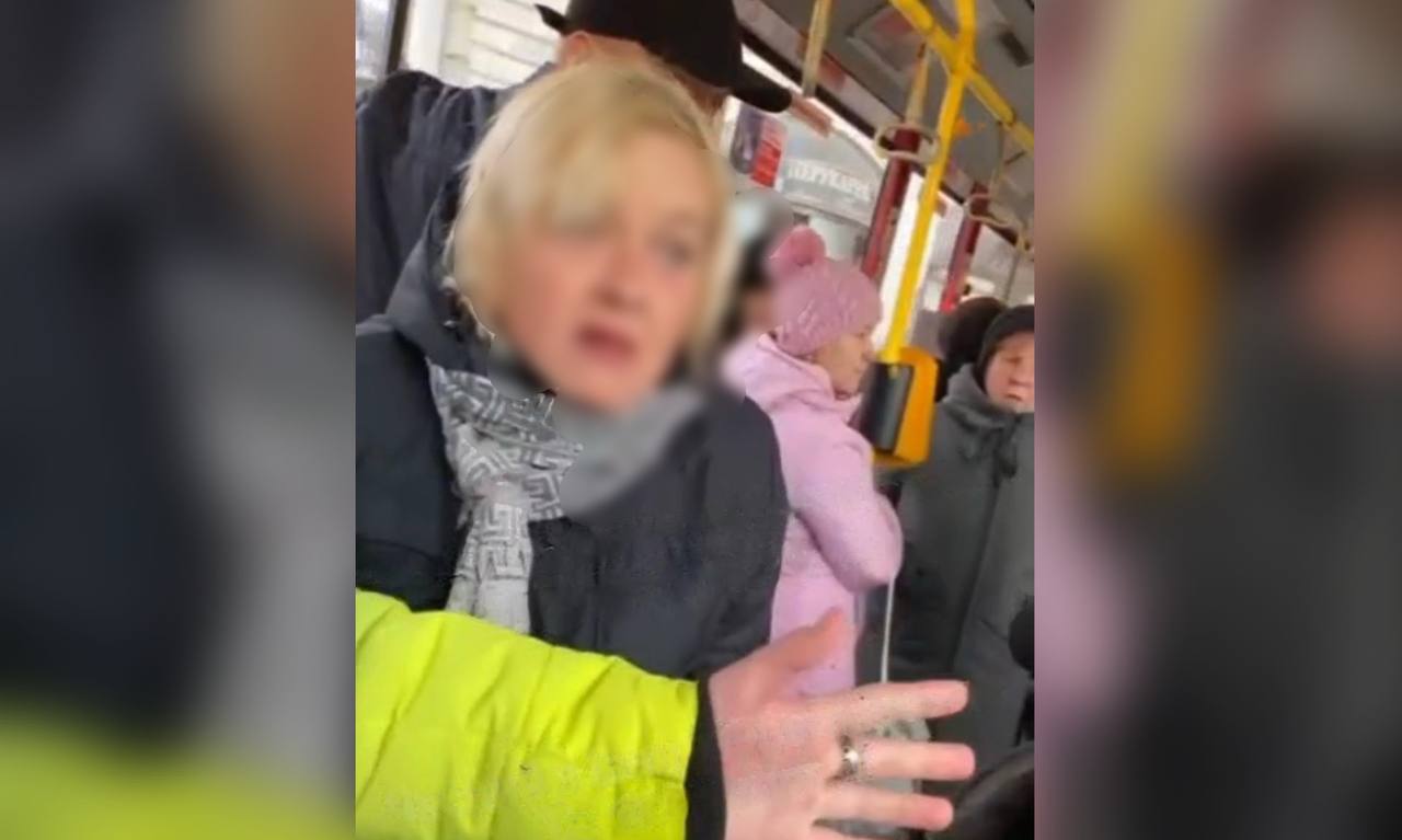 Розслідування триває, жінка мала ментальні порушення: керівник франківської поліції про мовний конфлікт у тролейбусі