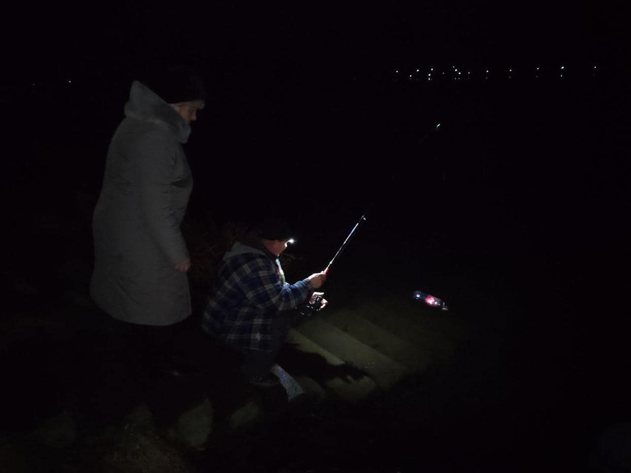 На Бурштинському водосховищі виявили плями невідомого походження: проводять дослідження